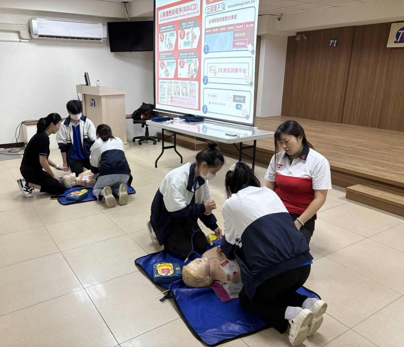 WaCare 遠距健康促進支持配圖：CPR實作現場